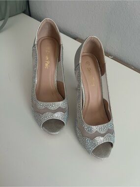 Dream Pairs Silver Glitter Peep-Toe Crystal Pumps